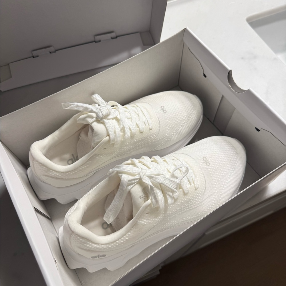 ALO runners!! Size 7.5 women’s BRAND NEW IN BOX